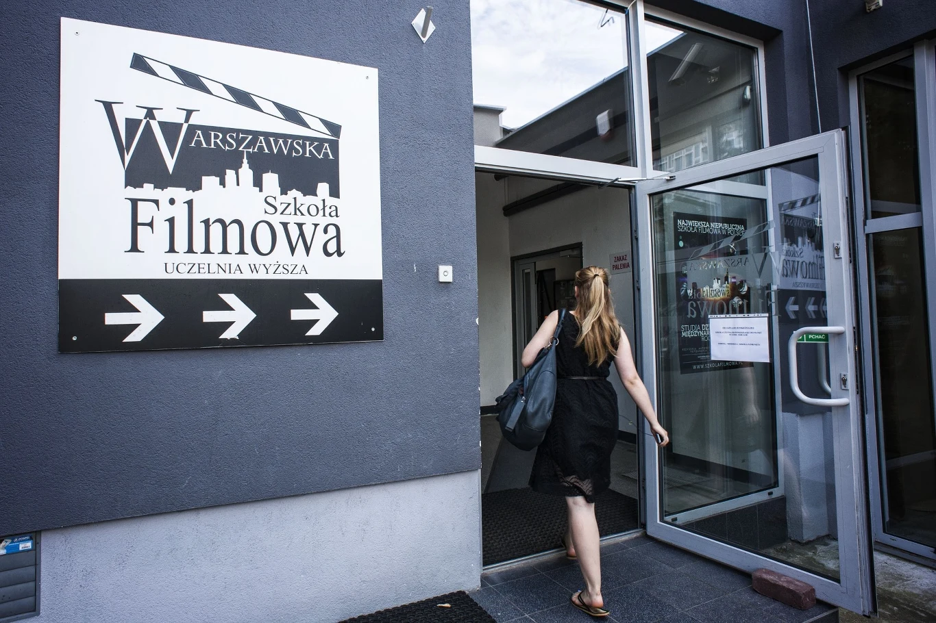 Wejście do Warszawskiej Szkoły Filmowej, znajdującej się na Żoliborzu Wejście do Warszawskiej Szkoły Filmowej, znajdującej się na Żoliborzu