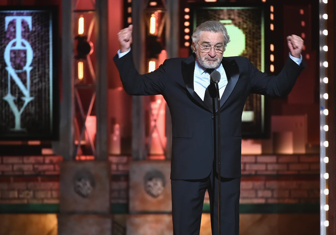 Rober De Niro podczas swojego wystąpienia na niedzielnej gali Tony Awards w Nowym Jorku Rober De Niro podczas swojego wystąpienia na niedzielnej gali Tony Awards w Nowym Jorku