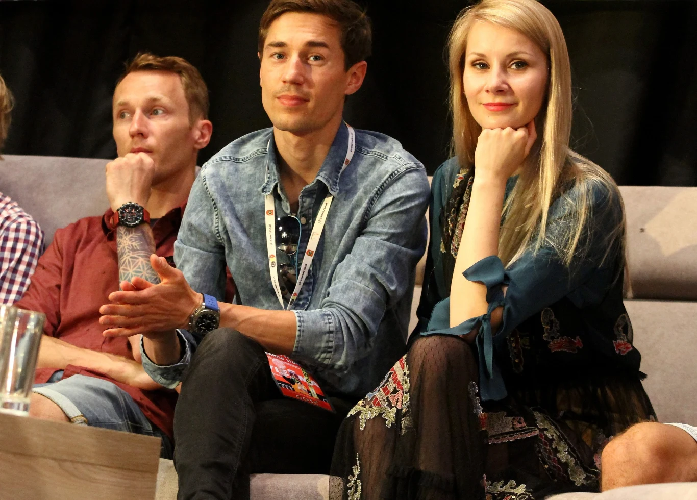 Kamil Stoch z żoną Ewą. W tle Stefan Hula Kamil Stoch z żoną Ewą. W tle Stefan Hula