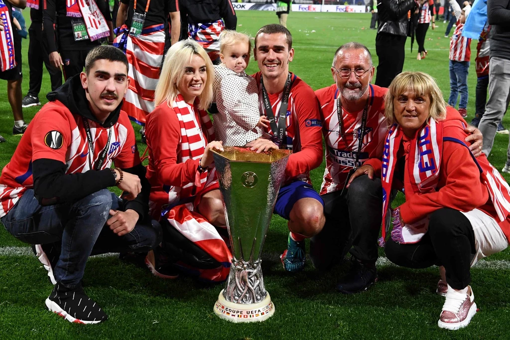 Antoine Griezmann z bliskimi świętuje triumf w Lidze Europejskiej