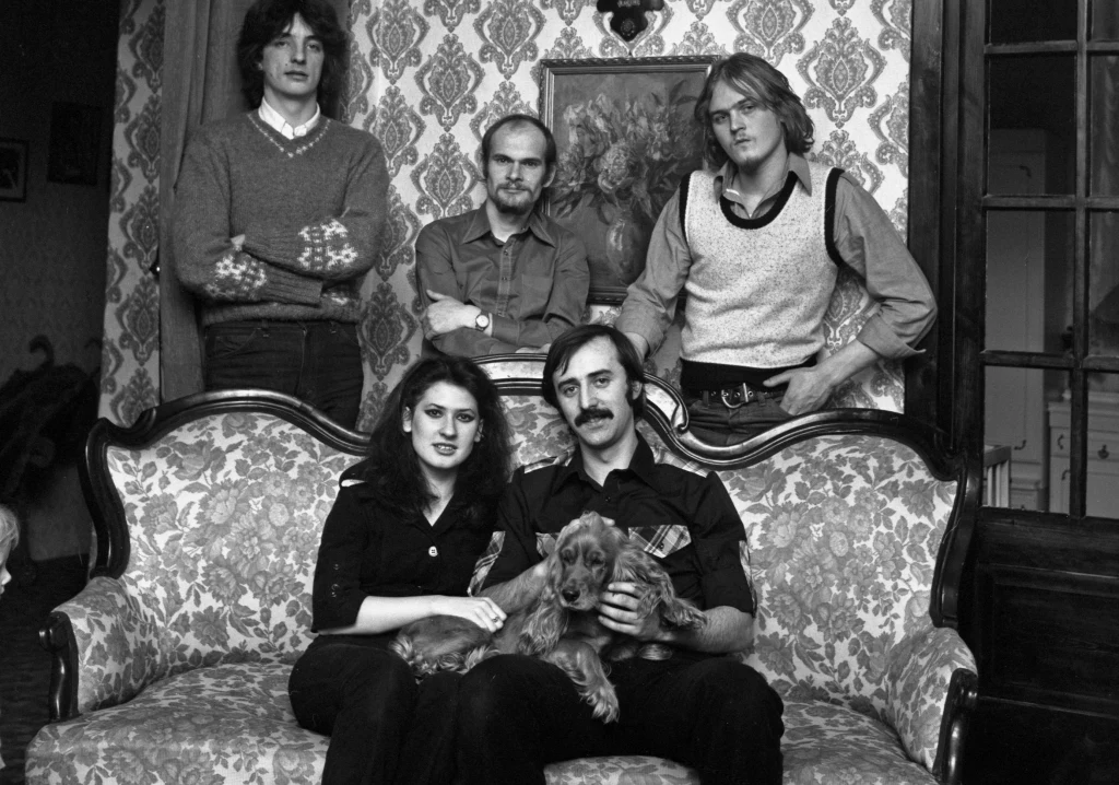 Lublin, 1979. Zespół "Bajm", od lewej: Marek Winiarski, Beata Kozidrak, Jarosław Kozidrak, Andrzej Pietras, Andrzej Gronkiewicz Lublin, 1979. Zespół "Bajm", od lewej: Marek Winiarski, Beata Kozidrak, Jarosław Kozidrak, Andrzej Pietras, Andrzej Gronkiewicz