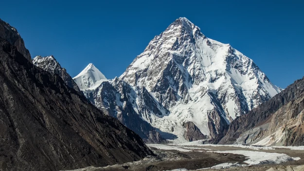 Andrzej Bargiel wyrusza na swoją kolejną wyprawę i wraca w góry Karakorum w Pakistanie aby dokończyć projekt - "Sunt Leones K2 Ski Challenge", który rozpoczął latem zeszłego roku. Plan Andrzeja zakłada zjazd na nartach z drugiego pod względem wysokości szczytu Ziemi - K2 (8611 m n.p.m.). 