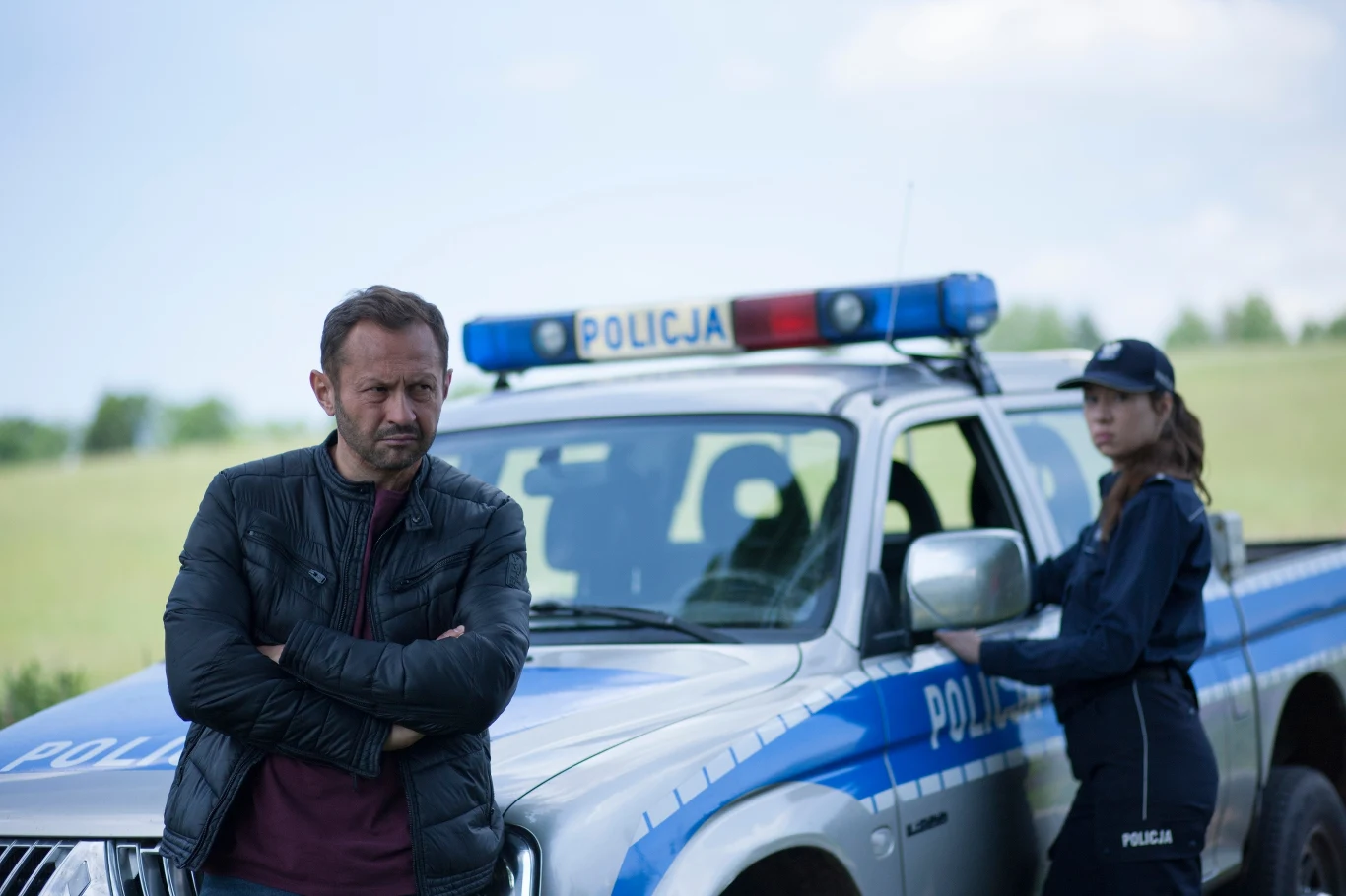 "Znaki" to serial kryminalny, którego akcja rozgrywa się w malowniczych plenerach Gór Sowich.