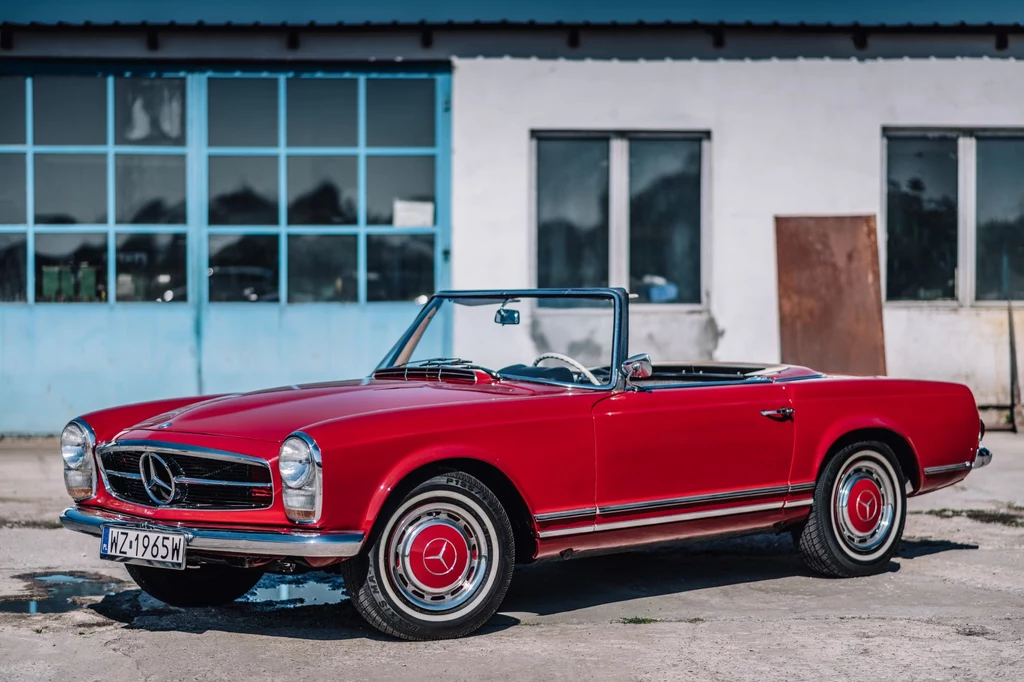 Mercedes 230SL będzie jednym z pojazdów wystawionych na sprzedaż