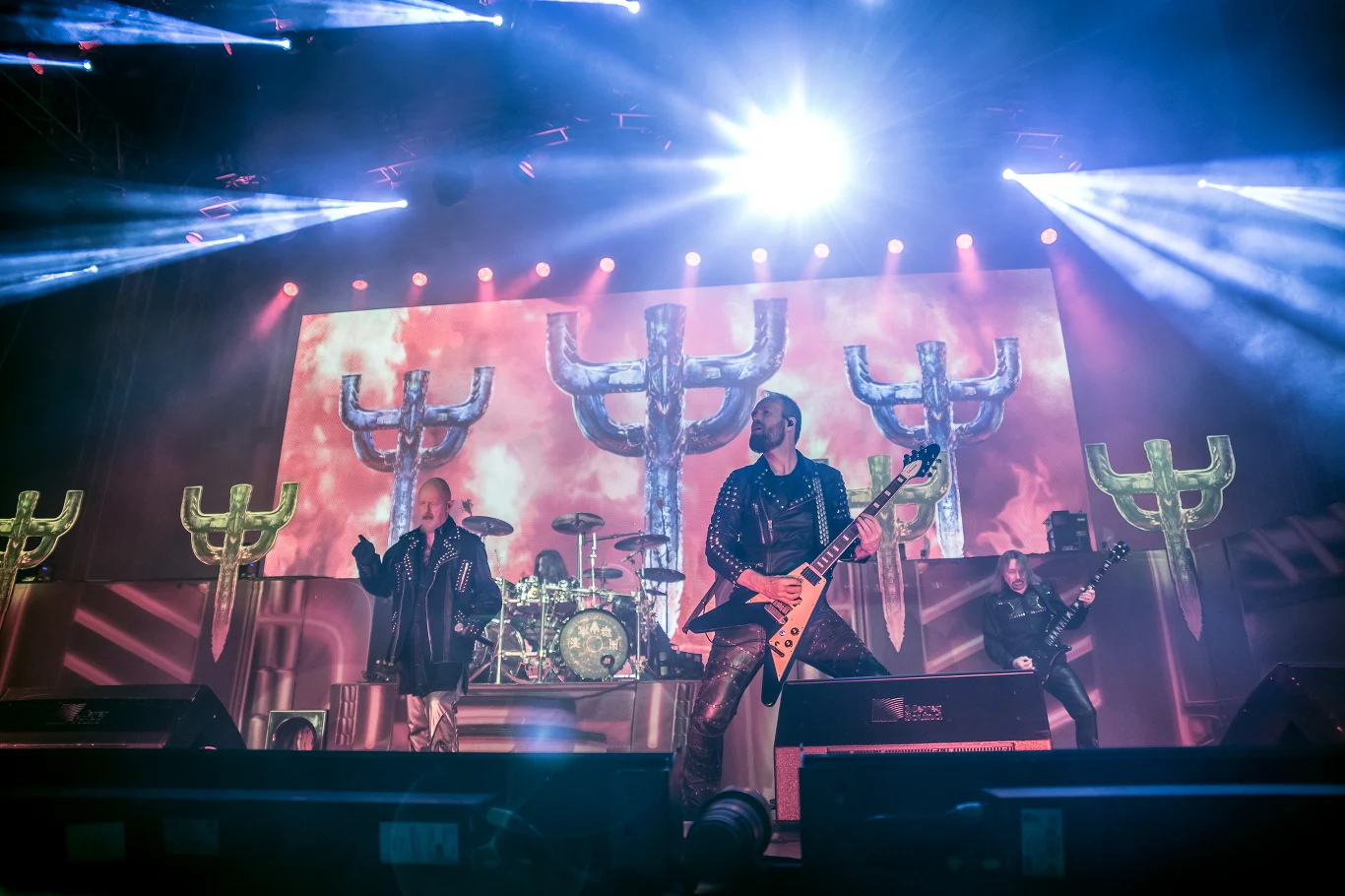 Zobacz zdjęcia z koncertu Judas Priest w katowickim Spodku - Rob Halford, Andy Sneap i Ian Hill oraz Scott Travis schowany za perkusją