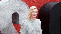 Na londyńskiej premierze Ocean's 8 Cate Blanchett pojawiła się wraz synem. Dziewięcioletni Ignatius wyglądał bardzo poważnie pod krawatem, a jego dumna mama zachwycała w oryginalnej bluzce przypominającej pióra dobranej do czarnych cygaretek i butów na wysokich obcasach.