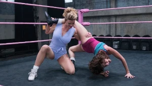 "GLOW": Betty Gilpin (Debbie), Alison Brie (Ruth)