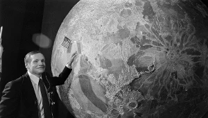 Księżycowy pył miał przywieźć na Ziemię Neil Armstrong i podarować Laurze Cicco - wówczas dziecku