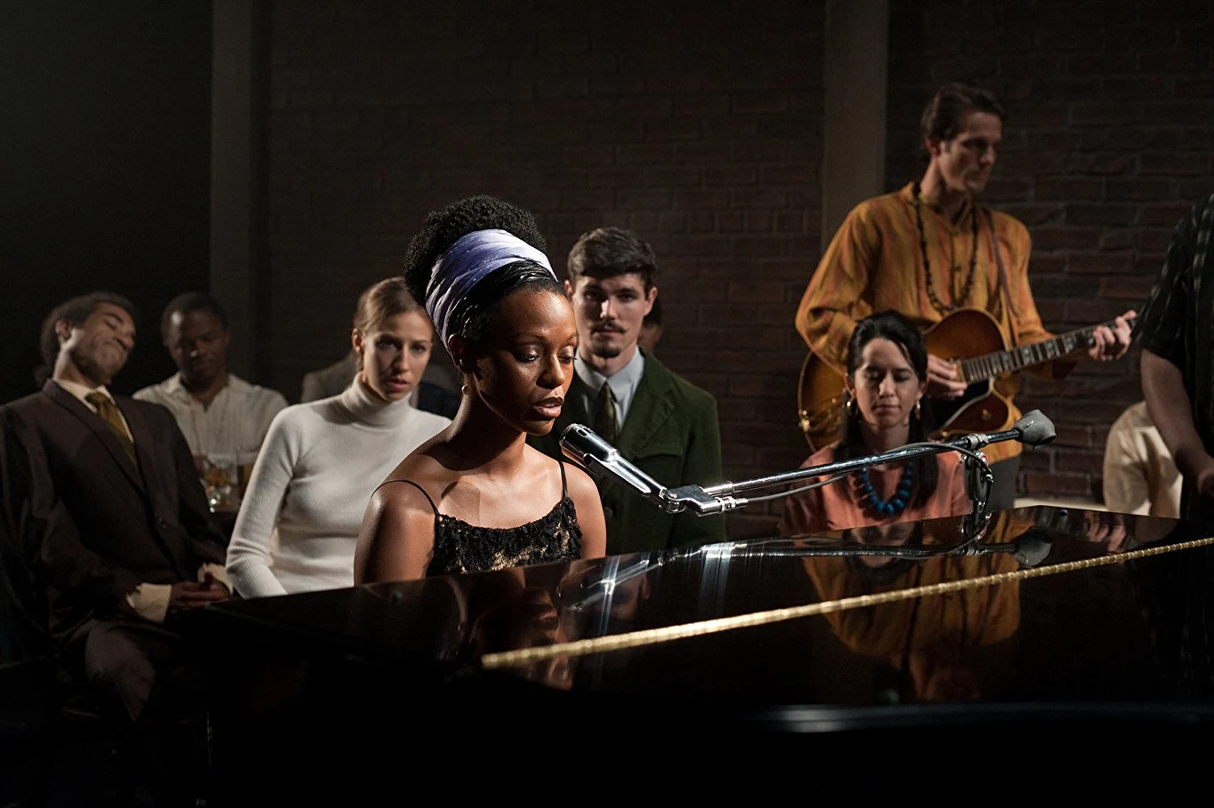 W przerwie między kolejnymi występami w roli Gamory oglądaliśmy Saldanę jako legendarną piosenkarkę Ninę Simone, a także u boku Bena Afflecka w wyreżyserowanym przez aktora gangsterskim "Nocnym życiu" (2016).