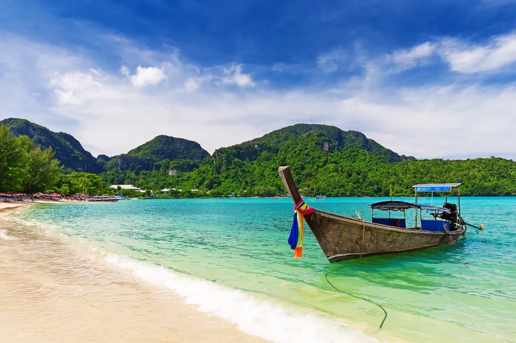 Turyści z całego świata masowo odwiedzają Tajlandię 