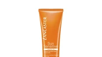 Sun Sensitive BB cream SPF 50 - sprawia, że skóra jest rozświetlona i wygląda zdrowo, jeszcze zanim pojawi się opalenizna. Cena: 139 zł.