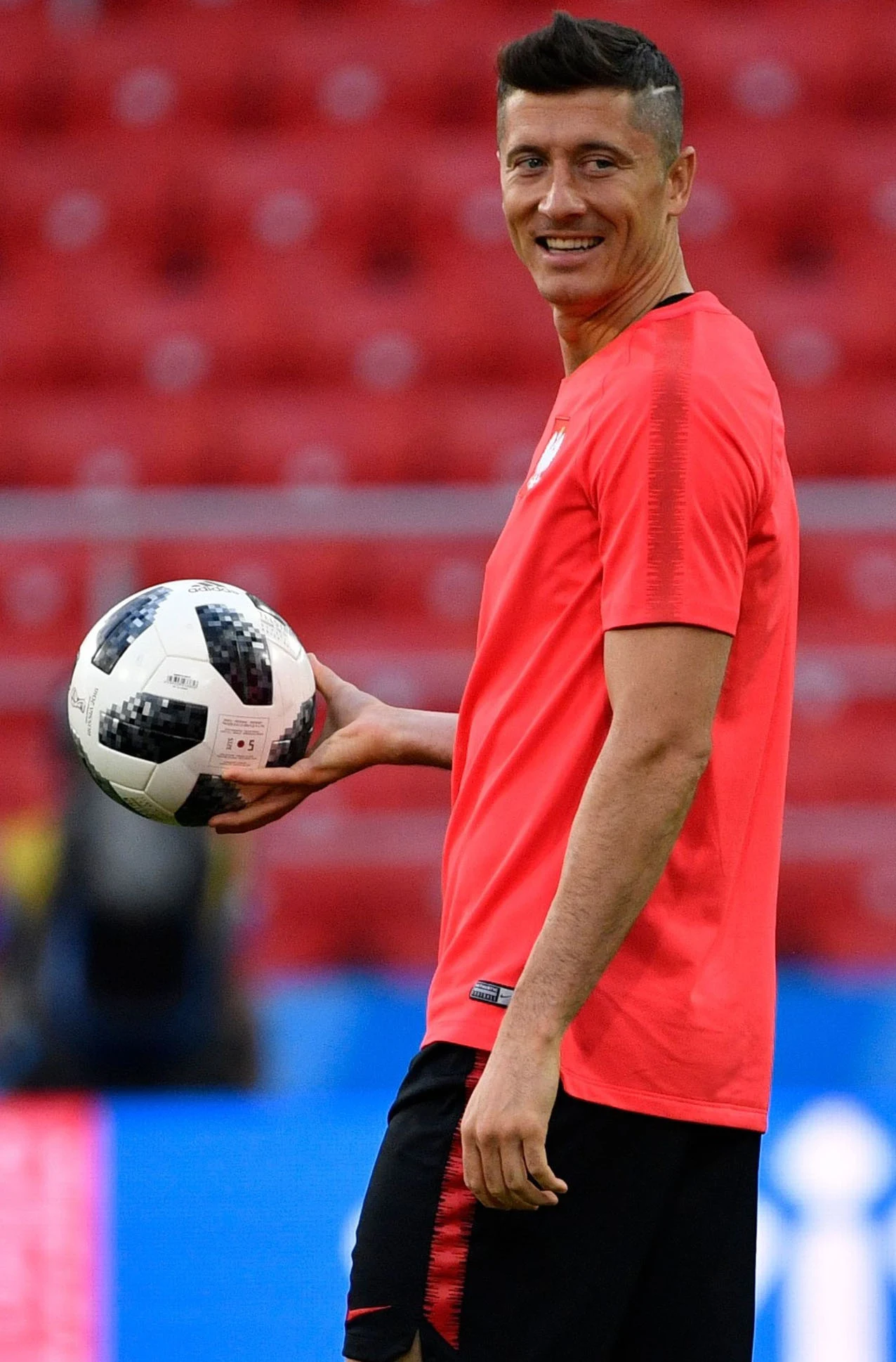 Robert Lewandowski w nowej fryzurze