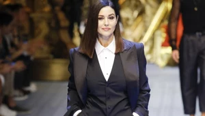 Monica Bellucci w pokazie Dolce & Gabbana w Mediolanie