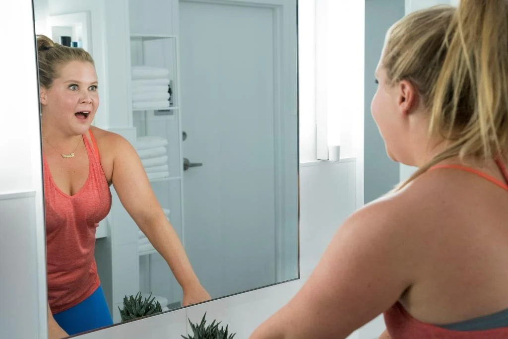 Amy Schumer w scenie z filmu "Jestem taka piękna!" Amy Schumer w scenie z filmu "Jestem taka piękna!"