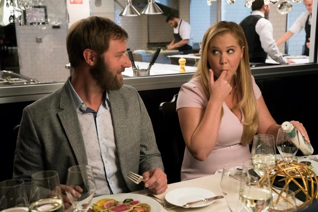 Amy Schumer w scenie z filmu "Jestem taka piękna!" Amy Schumer w scenie z filmu "Jestem taka piękna!"