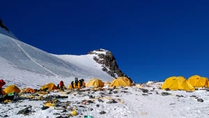 Na Mount Everest przybywa nawet 100 ton śmieci rocznie