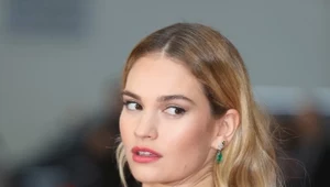 Lily James zaśpiewała nową wersję "Waterloo" grupy ABBA