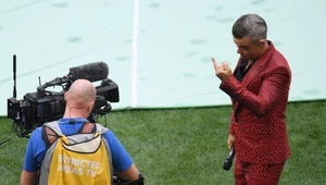 Robbie Williams podczas ceremonii otwarcia mundialu