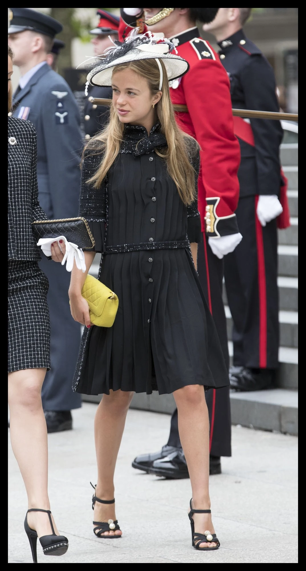 Amelia Windsor w drodze na przyjęcie urodzinowej królowej Elżbiety, 2016 rok Amelia Windsor w drodze na przyjęcie urodzinowej królowej Elżbiety, 2016 rok