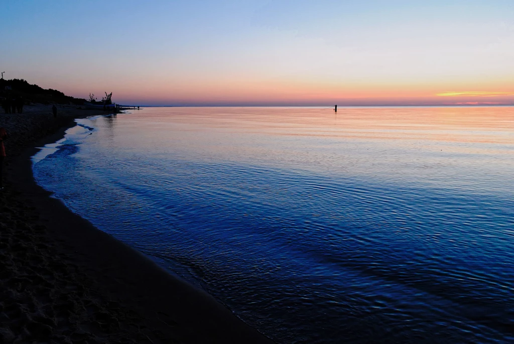 Zachód słońca na plaży w Dąbkach