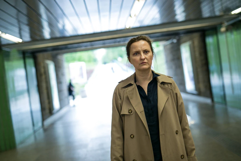 Izabela Kuna w scenie z filmu "Kobieta budzi się rano"