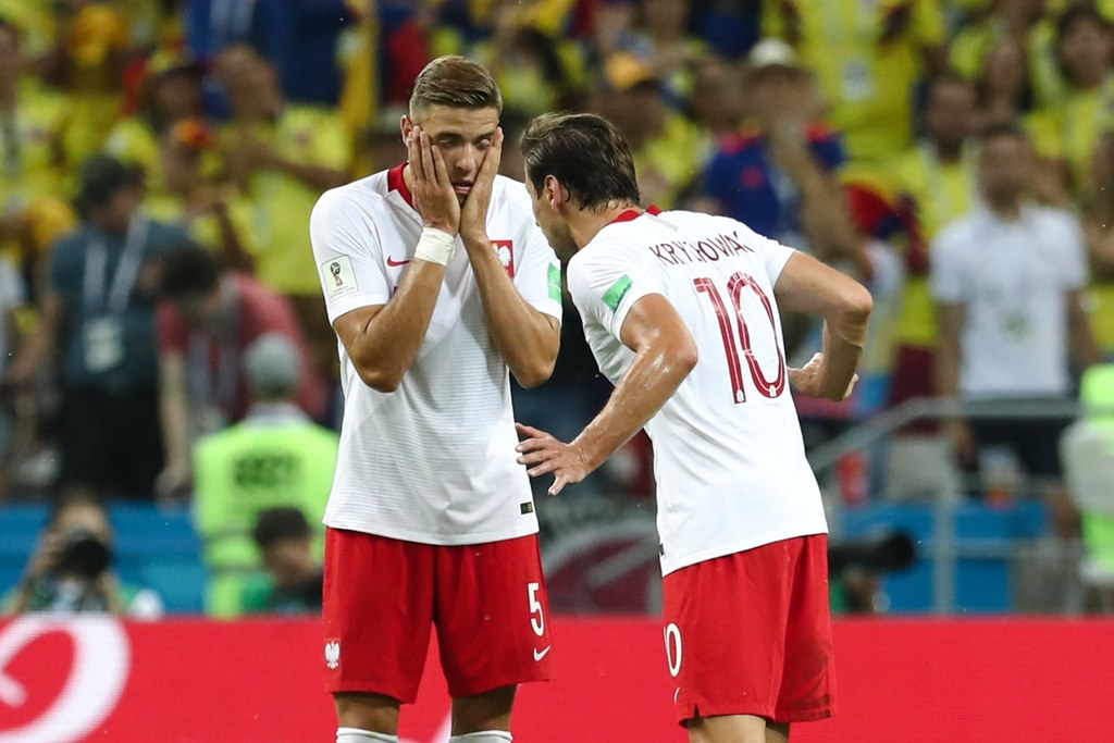 Jan Bednarek i Grzegorz Krychowiak podczas meczu z Kolumbią