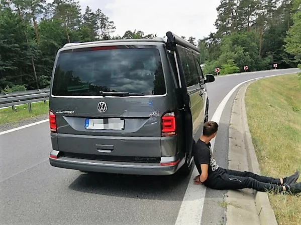 Odzyskane auto i jego kierowca / Fot: Straż Graniczna