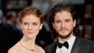 Harington i Leslie poznali się w 2012 roku, grając na ekranie parę nieszczęśliwych kochanków Jona Snowa i Ygritte w "Grze o tron"