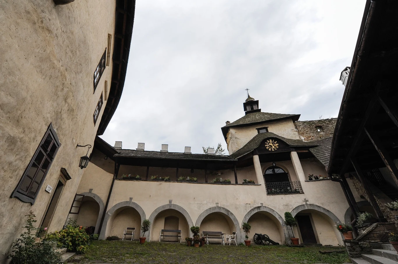 Rodzina osiadła się w Niedzicy. Wierzyli, że w ten sposób zgubią widmo śmierci... Rodzina osiadła się w Niedzicy. Wierzyli, że w ten sposób zgubią widmo śmierci...