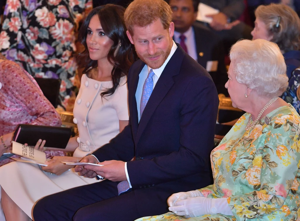 Księżna Meghan i książę Harry w towarzystwie królowej Elżbiety