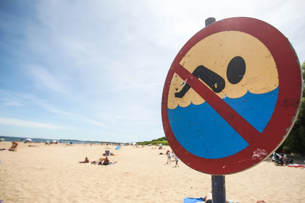 Zakaz kąpieli na plaży w Jelitkowie