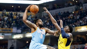 DeAndre Jordan (z piłką)