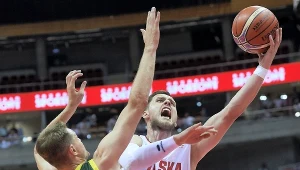 Mateusz Ponitka (z piłką)