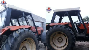 Kierujący ciągnikiem 21-latek zjechał do rowu i uderzył w drzewo