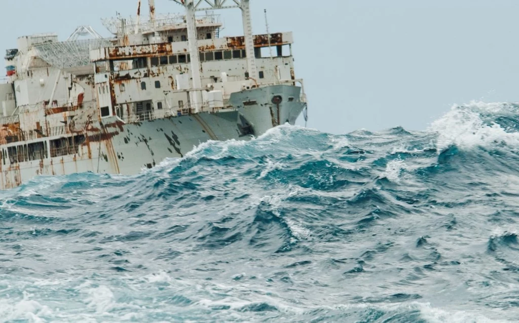 USNS General Hoyt S. Vandenberg - tuż przed planowym zatopieniem