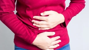 Do tego prowadzą wrzody żołądka. Wypukły brzuch to "objaw oliwki"