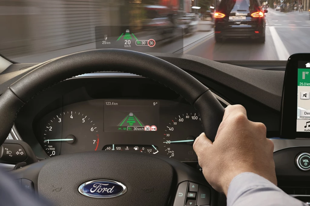 W Fordzie Focusie pojawił się system Head-up Display