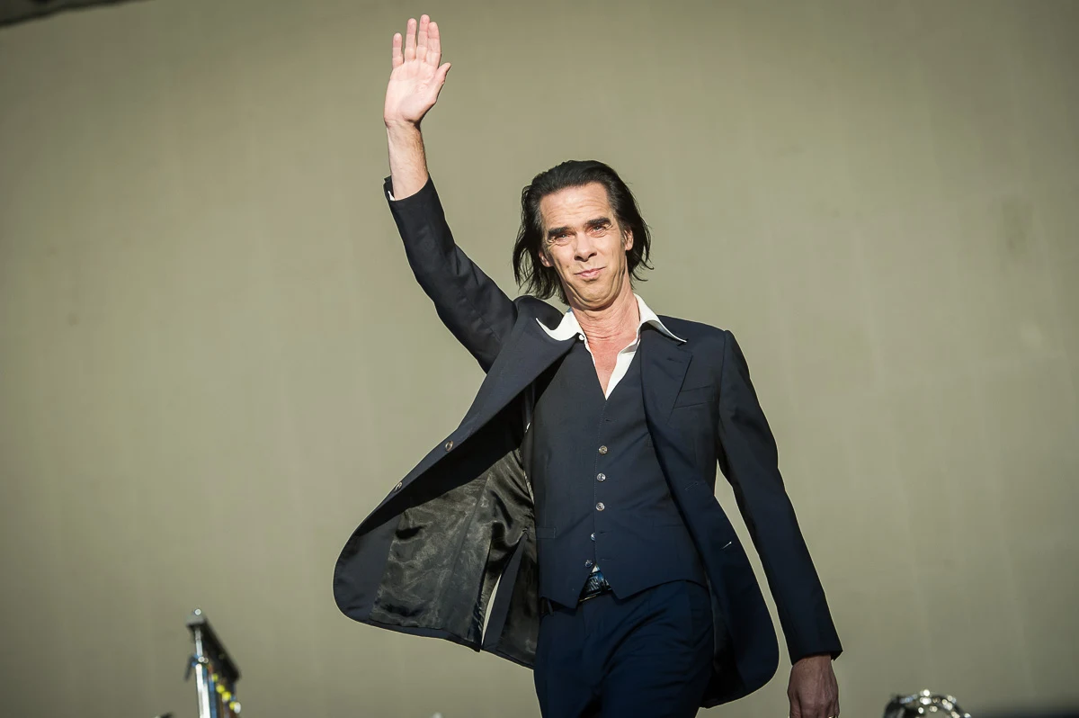 Australijski wokalista, który w Polsce ma bardzo liczne grono sympatyków, uraczył publiczność utworami z najnowszej płyty zatytułowanej "Skeleton Tree". Ale podczas energetycznego występu grupy nie zabrakło też starszych, uwielbianych przez fanów piosenek. Festiwalowa publiczność usłyszała m.in. "Into My Arms", "Jubilee Street", "Push the Sky Away" czy "Red Right Hand"