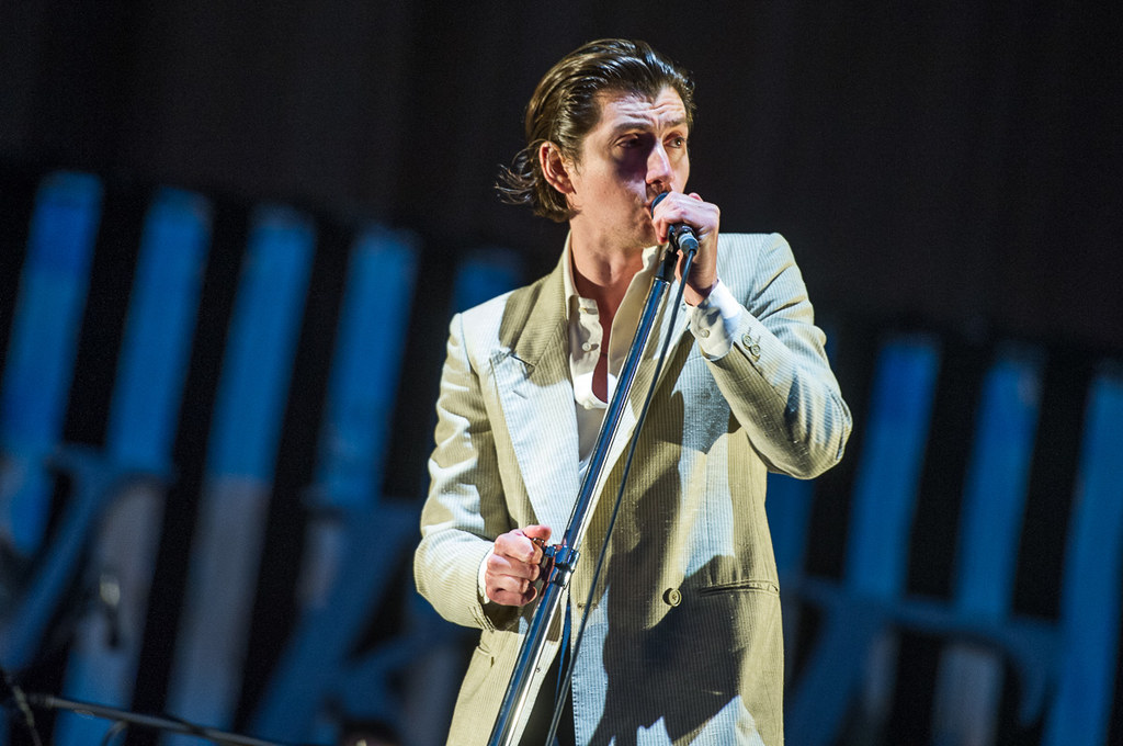 Alex Turner nie musiał wiele robić, aby oczarować najwierniejszych fanów