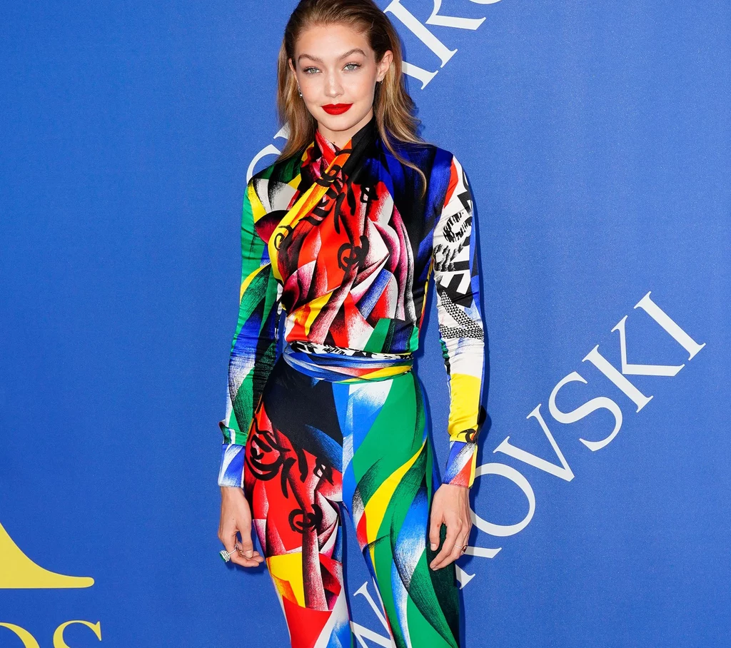 Gigi Hadid nie rozstają się z seksowną czerwienią