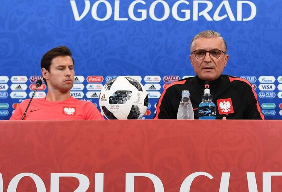 Grzegorz Krychowiak i Adam Nawałka przed meczem Japonia - Polska na MŚ.