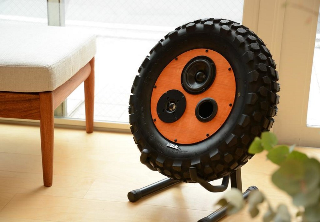 Niebanalny i zaskakujący. Seal Tire Speaker