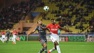 Jemerson (z prawej) podczas meczu Ligi Mistrzów z Besiktasem