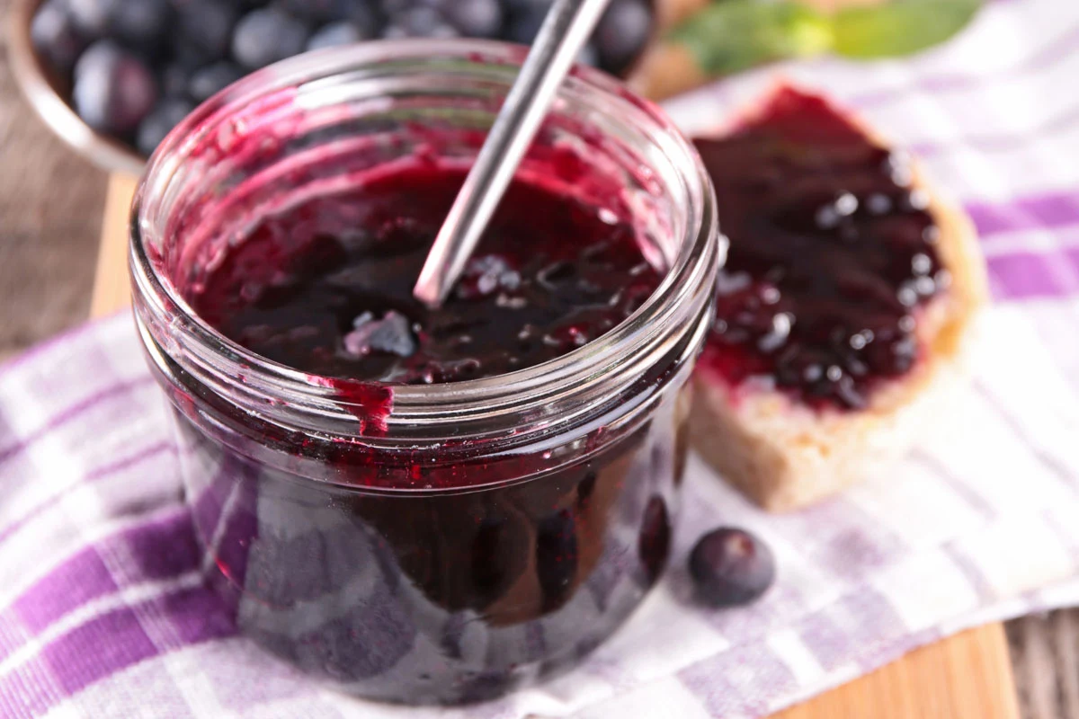 Domowy dżem z czarnej porzeczki jest bardzo zdrowy Domowy dżem z czarnej porzeczki jest bardzo zdrowy