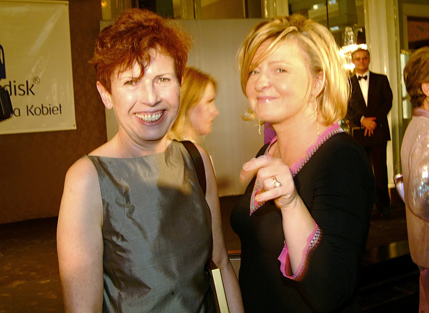 Magda Gessler i Wanda Rapaczyńska w 2002 roku na gali "Najbardziej wpływowych kobiet w Polsce". Kto by pomyślał, że ta blondynka to znana restauratorka?