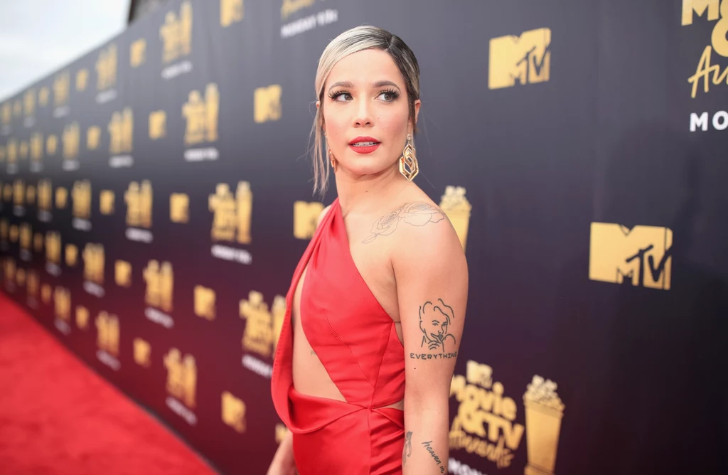 Halsey rozpłakała na scenie