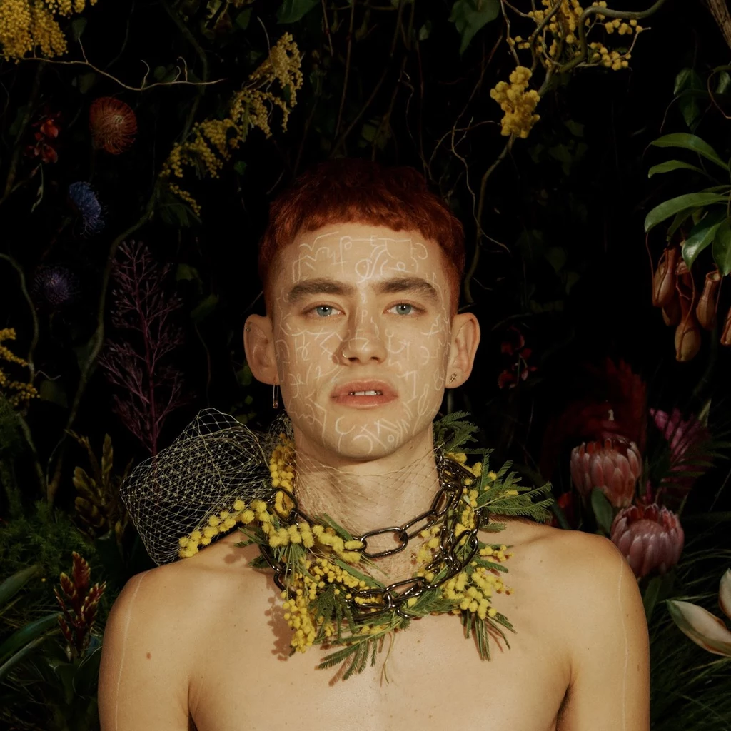 Olly Alexander (Years & Years) na okładce płyty "Palo Santo"