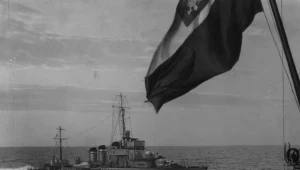 Niszczyciel ORP "Wicher" - widok z pokładu innego okrętu