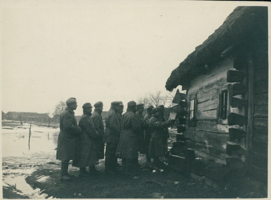 Żołnierze I Brygady Legionów Polskich podczas kolędowania w Karasinie na Wołyniu