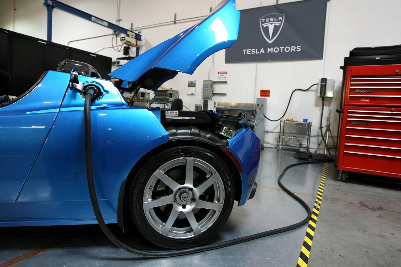 Tesla i Panasonic pracują nad nowym rodzajem baterii Tesla i Panasonic pracują nad nowym rodzajem baterii